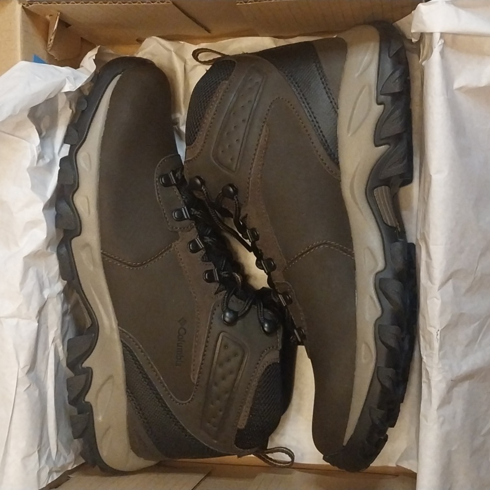 Timberland Tan and Brown High-Top Boots with Rugged Sole